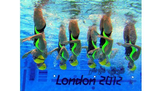 El nado sincronizado deslumbra con su belleza en Londres