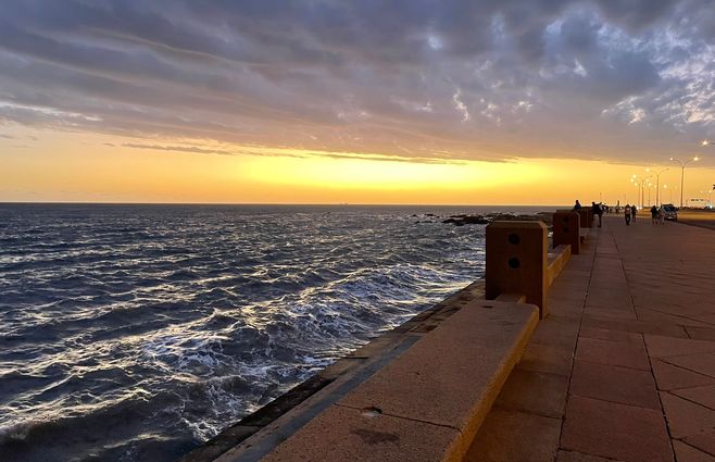 ATARDECER RAMBLA MDEO.jpeg