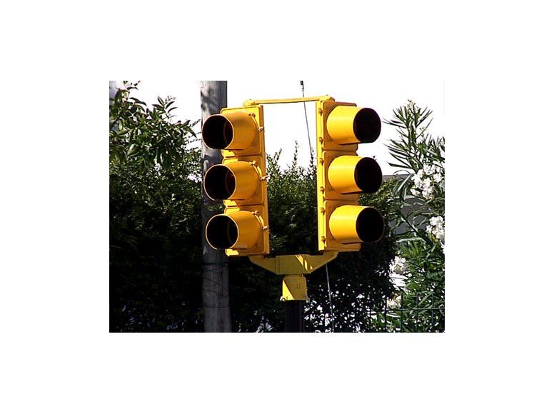 IM habilitó teléfono para denunciar roturas de semáforos