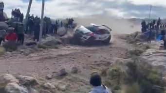 un espectador de rally murio al ser atropellado por un auto en competencia en cordoba