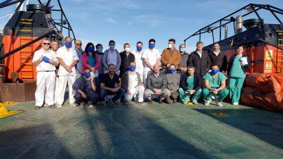 internaran a 3 personas que estaban a bordo del crucero greg mortimer