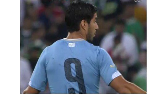 Uruguay empató con Arabia 1 a 1, volvió Suárez y debutó Jonathan