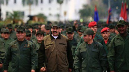 maduro llama a los militares a combatir a cualquier golpista