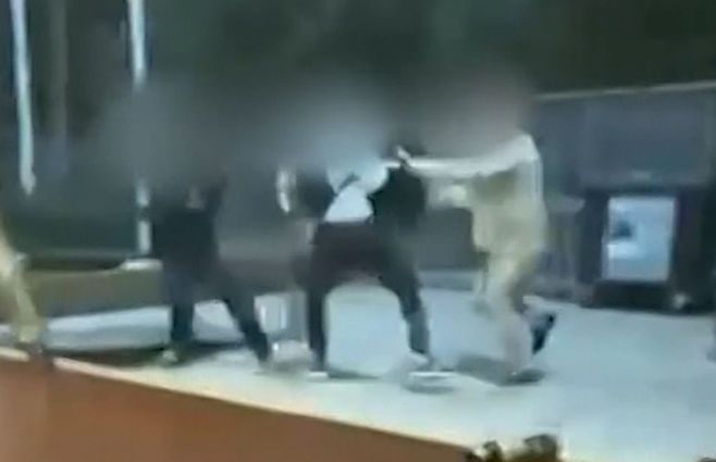 Pelea-estudiantes-liceo-15-Carrasco-con-padre
