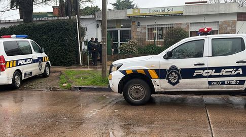 Un delincuente entró a un residencial, amenazó con un cuchillo y robó una cartera con $200.000 y USD 1.000