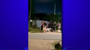 vecinos de santa lucia agredieron a policias que pretendian retirar motocicleta en operativo