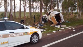 integrantes del grupo musical konsagrados de artigas lesionados tras chocar contra un arbol en ruta 5