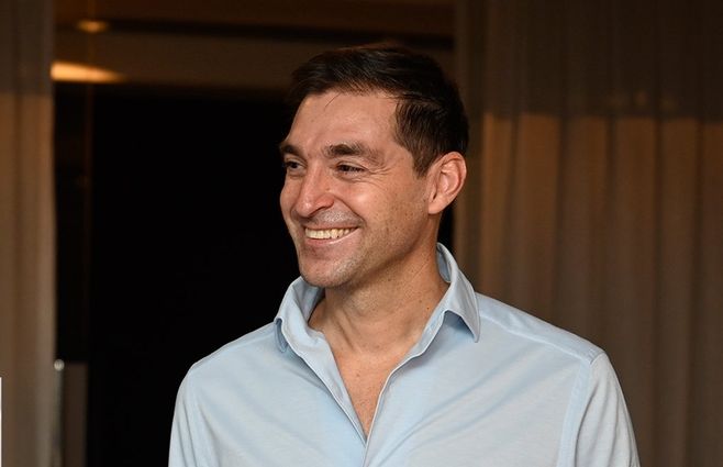 Diego Alonso en su llegada a Montevideo. Foto: Selección Uruguaya (AUF).