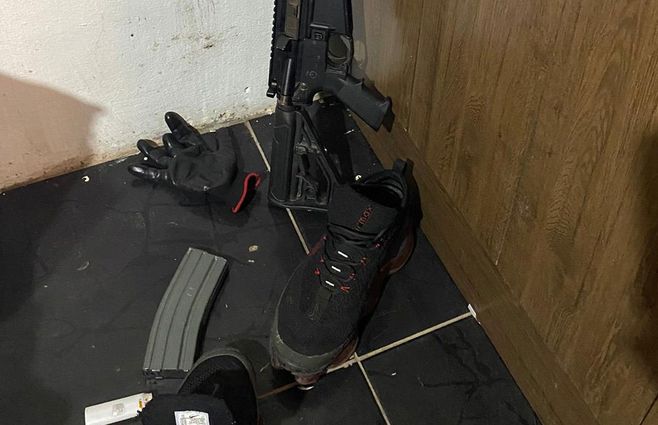 Subfusil y armas incautadas en San José. Foto: Ministerio del Interior.