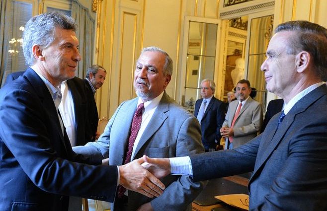 Pichetto y Macri se saludan mucho antes de esta alianza política