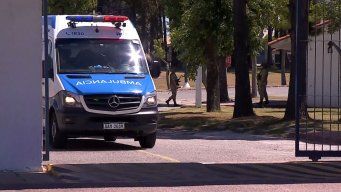 Foto: Subrayado. Ambulancia que traslada a Raúl Sendic hacia una mutualista.