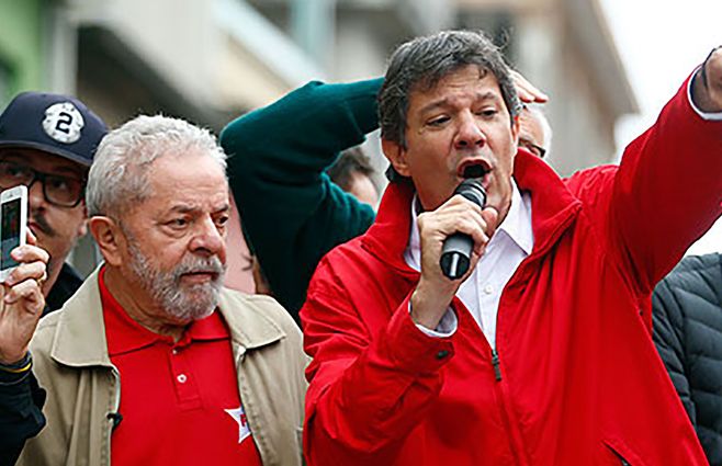 Lula y Haddad en un acto del PT. Hay buena química entre ellos. Es posible que Lula le acepte como candidato.