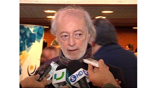 López Mena y el gobierno enfrentados por subasta de Pluna