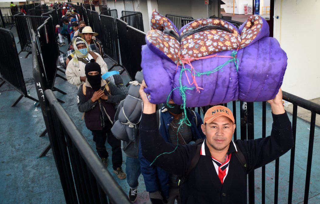 El objetivo es que el gobierno estadounidense les otorgue el estatus de refugiados debido a la extrema violencia y pobreza que viven en sus países, pero para lograrlo deben cruzar por un acceso oficial, de acuerdo con un decreto firmado recientemente por el presidente Donald Trump.