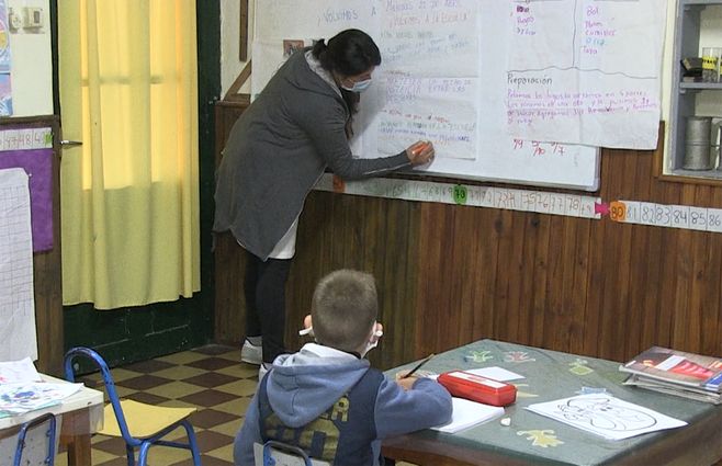 maestra-escuela-rural-tapabocas.jpg
