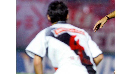 Encandilados por las luces, Danubio y River empataron 0 a 0