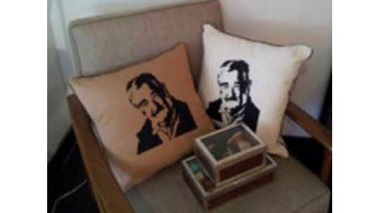 Lo que faltaba: se venden almohadones del Pepe en José Ignacio