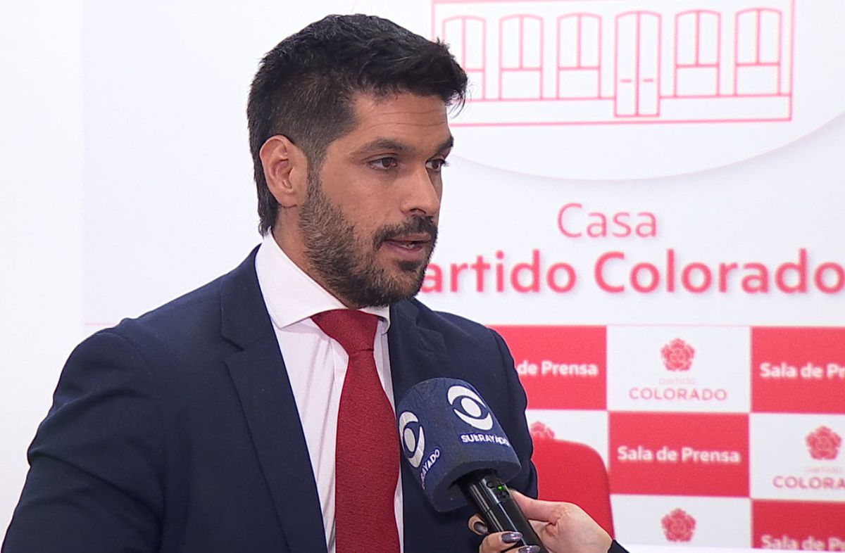 Cambios en AFAP: Ojeda dice que el PIT-CNT "le dispara el rayo kirchnerizador" y "le quiebra el brazo" al gobierno