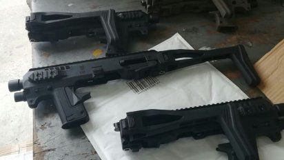 aduanas incauto kits para fabricar ametralladoras y 20.000 anfetaminas
