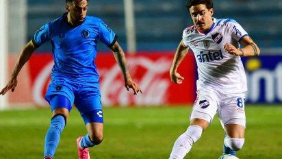 nacional cayo ante cerro largo en el parque central