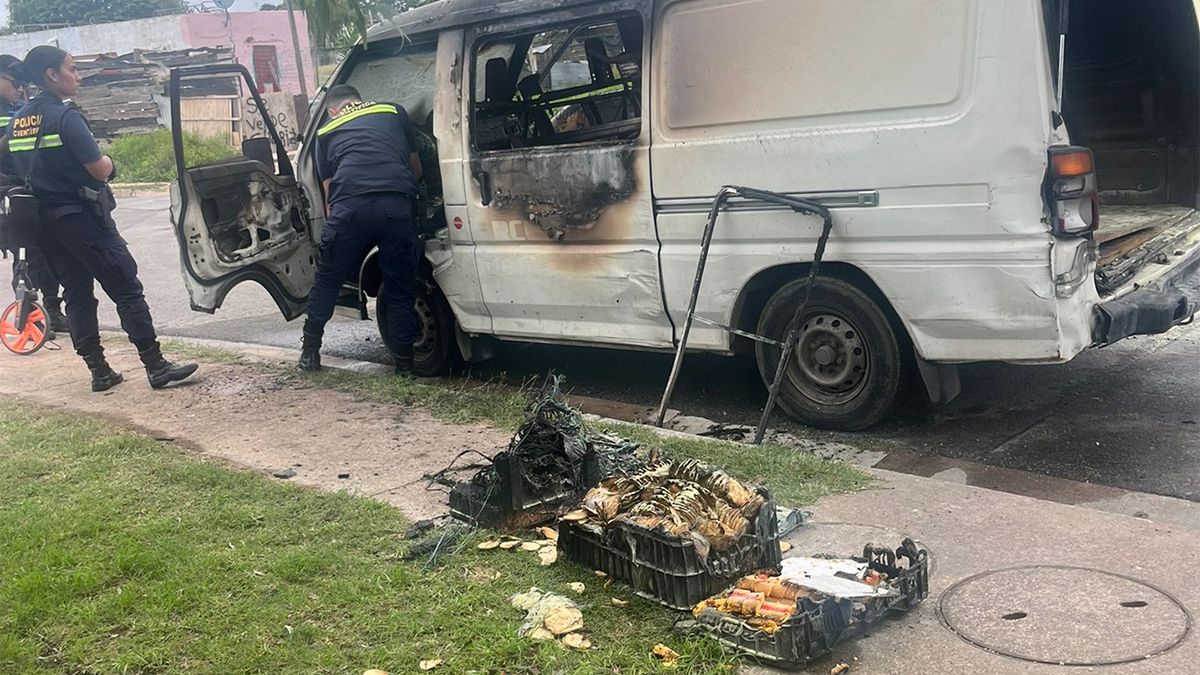 Arrojaron una bomba molotov contra la camioneta de un trabajador en Cerro Norte; el vehículo sufrió daños