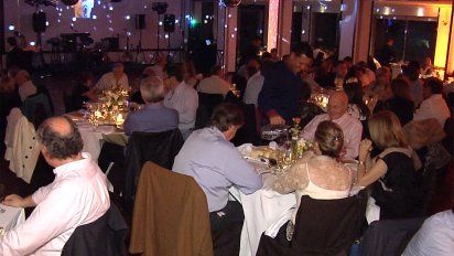 cena show pero sin baile; asi sera la noche de la nostalgia este ano