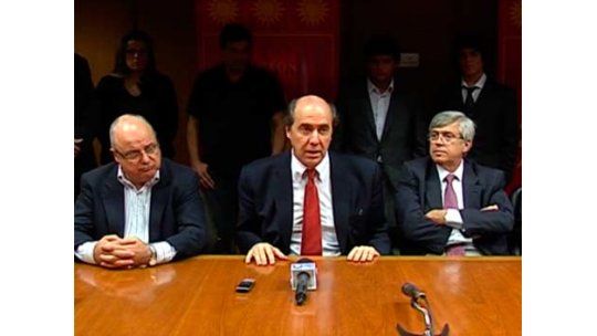 “El gobierno se critica solo”, dijo el senador Amorín
