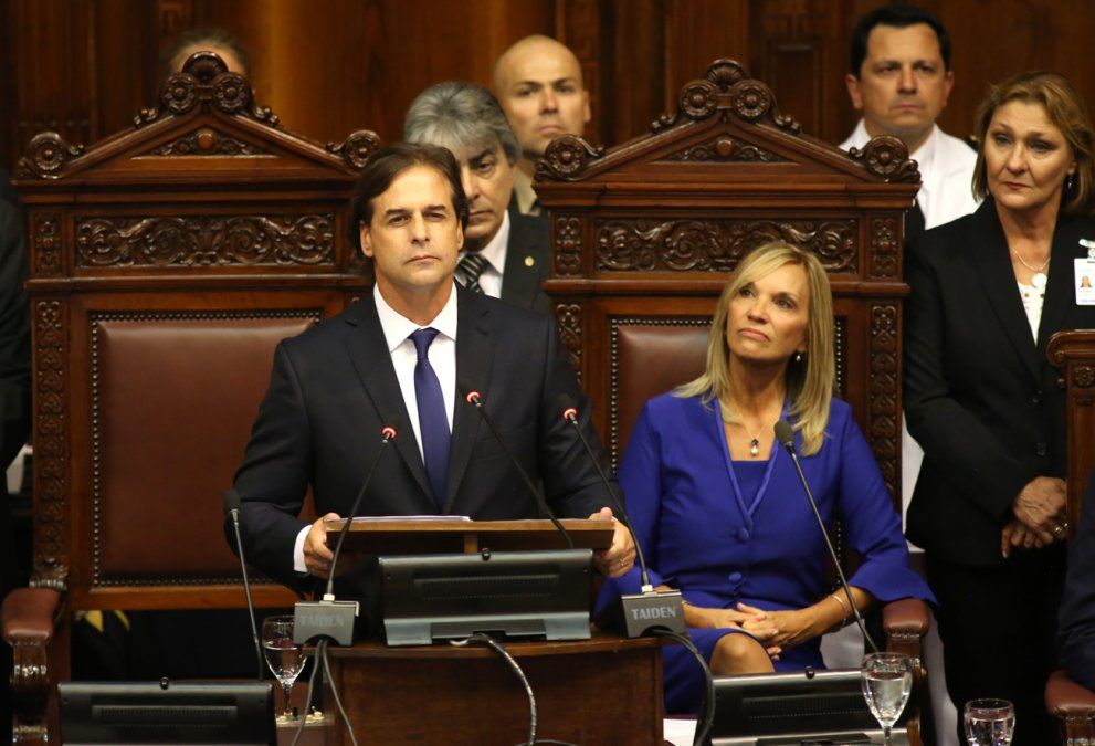 Lacalle-habla-en-el-parlamento-foto-presidencia.jpg