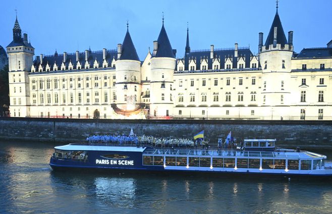 uruguay y ucrania barco parís afp (2).jpg