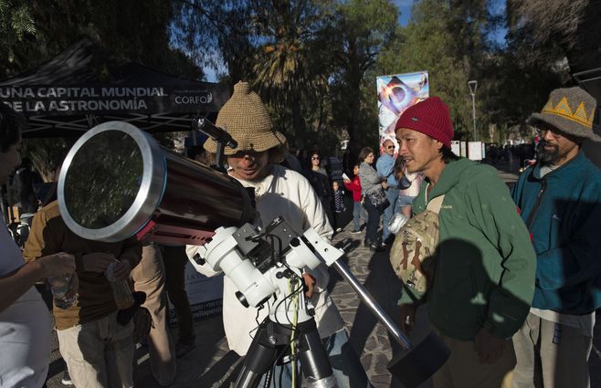 Aficionados esperan el eclipse en in Vicuña, Valle del Elqui, Coquimb, desierto de Atacama, 500 kilómetyros al norte de Santiago. Allí se verá el fenómeno que durar en su fase total unos 5 minutos