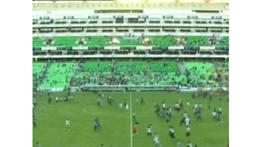 Suspendieron el partido entre el Santos y el Morelia por tiroteo