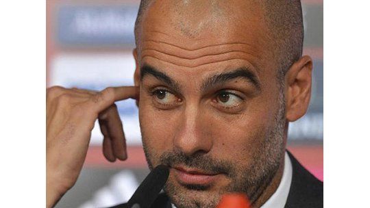 Humilde, respetuoso y en cuatro idiomas, así se presentó Pep
