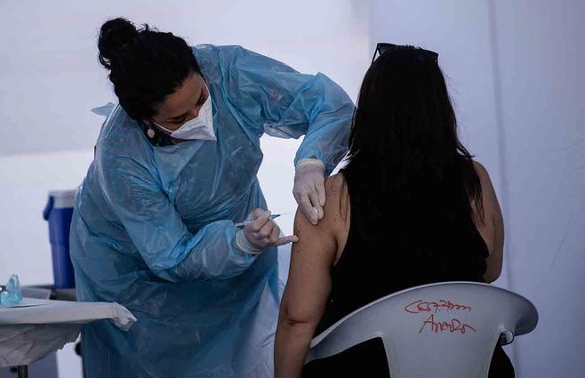 Vacunación en Chile. (Foto: archivo AFP).