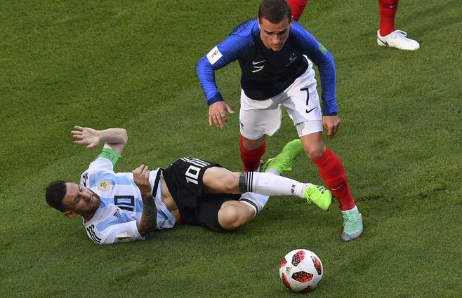 Messi-Griezmann-octavos-AFP.jpg