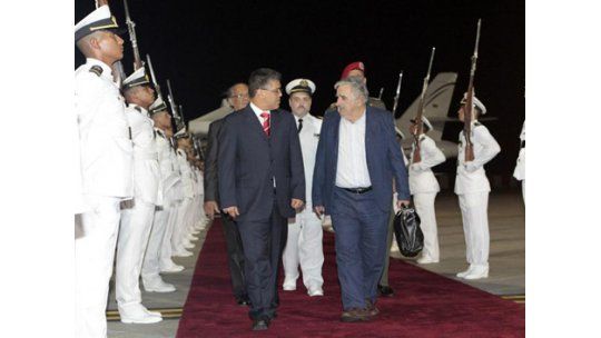 Mujica llegó a Venezuela para ver a Chavez y aclarar las cosas