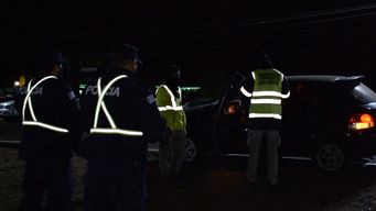 Dos inspectores fueron agredidos durante un operativo en la ciudad de Salto.