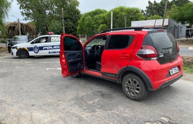 Foto: Subrayado. Auto robado, en el que se desplazaban los delincuentes.&nbsp;