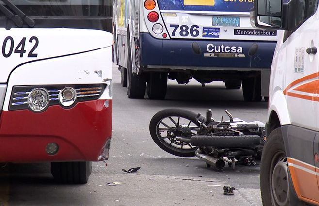 accidente-flor-de-maroñas-omnibus-moto