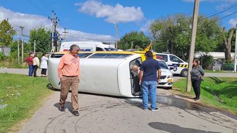 escolares lesionados por vuelco de camioneta estan en sus domicilios, informo inspectora de primaria