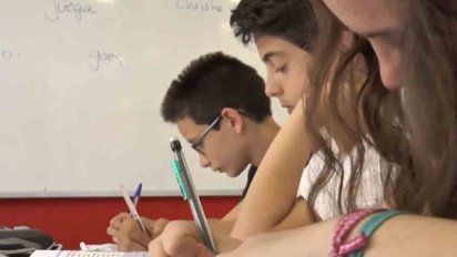 el 56 % de los uruguayos habla ingles y un 30 % portugues, segun ine