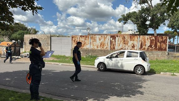 Discusión en el tránsito terminó con un hombre de 63 años apuñalado y herido de bala en Cerrito de la Victoria