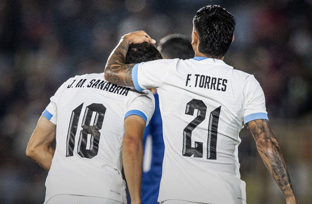 Foto: AUF en X. Sanabria y Torres, autores de los goles de Uruguay.