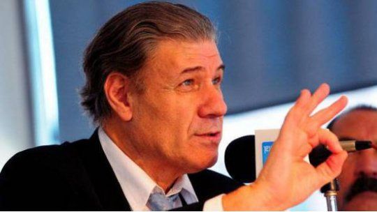 Gobierno de Macri le propone a Víctor Hugo seguir en radio y TV pública