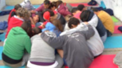 reclusos peligrosos hacen yoga para bajar niveles de violencia