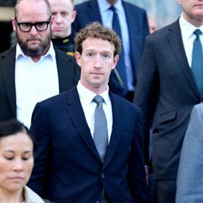 Mark Zuckerberg entra el juicio en el que Meta y YouTube fueron declaradas responsables en juicio por adicción a redes sociales en EEUU. Foto: AFP Mark Zuckerberg entra el juicio en el que Meta y YouTube fueron declaradas responsables en juicio por adicción a redes sociales en EEUU. Foto: AFP