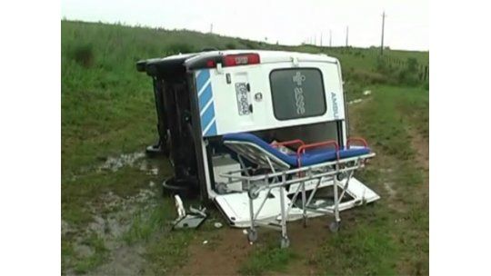 Paciente falleció tras vuelco de ambulancia que la trasladaba