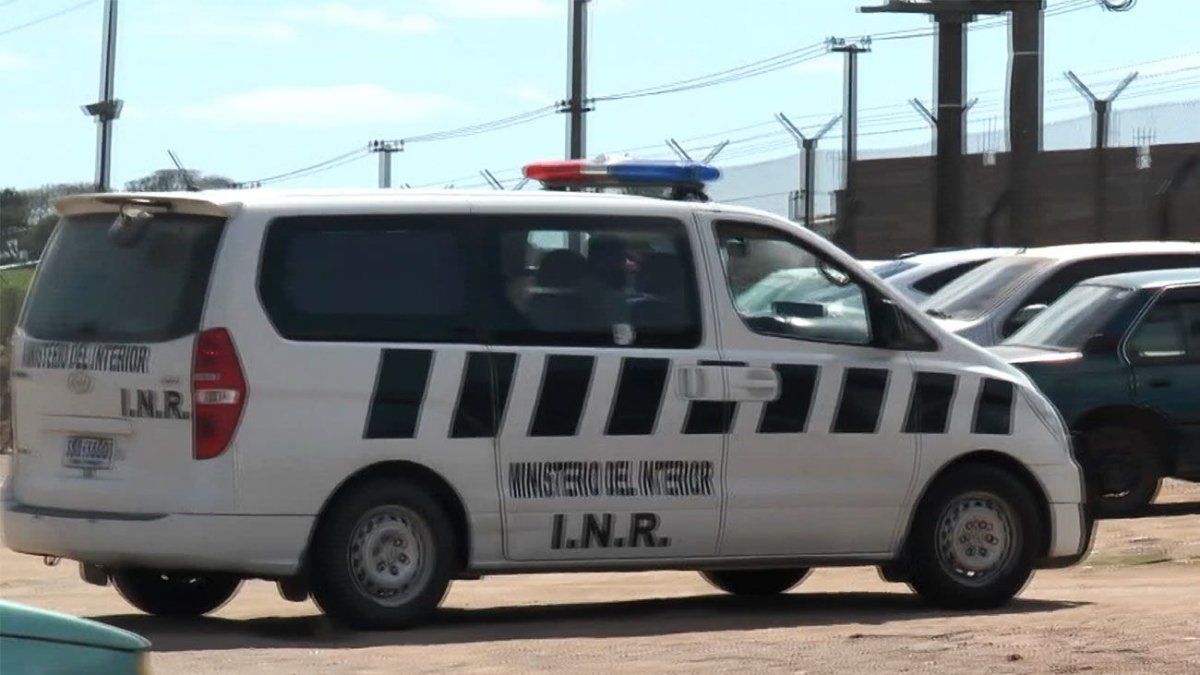 Un preso fugó de la cárcel y robó un chaleco antibalas y llaves de esposas: lo encontraron y volvió a prisión