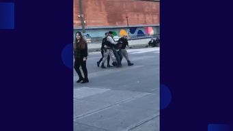 hombre tomo a joven de rehen con un cuchillo en tres cruces; fue detenido