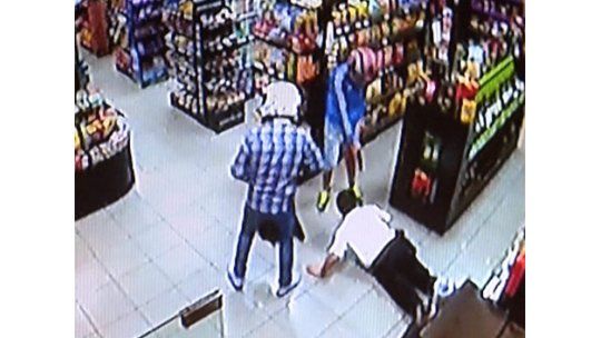 Policía busca a una banda que roba chalecos antibalas y armas