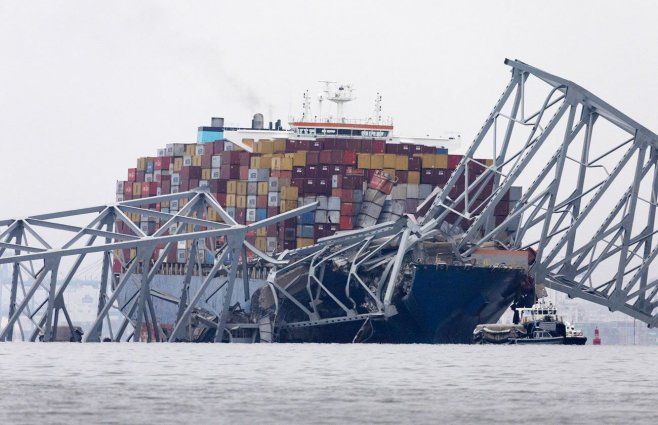 Foto: AFP. El puente fue chocado por un portacontenedores, en EEUU.